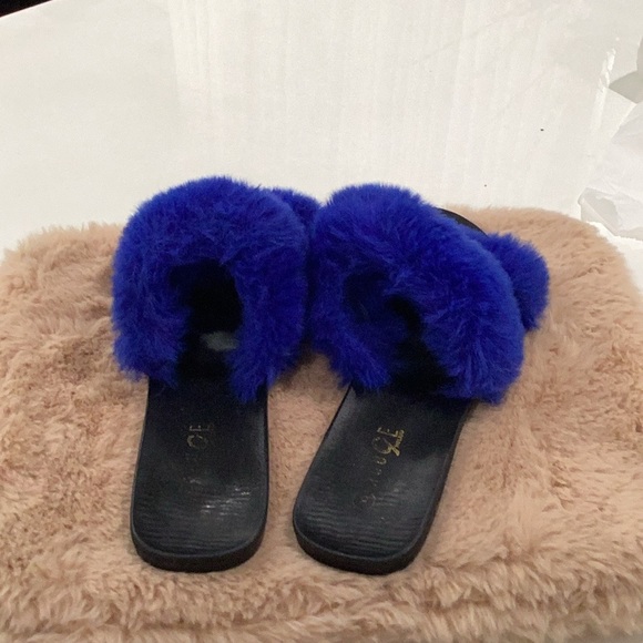 Rouge Helium Royal Blue Fuzzy Slippers - Picture 1 of 3